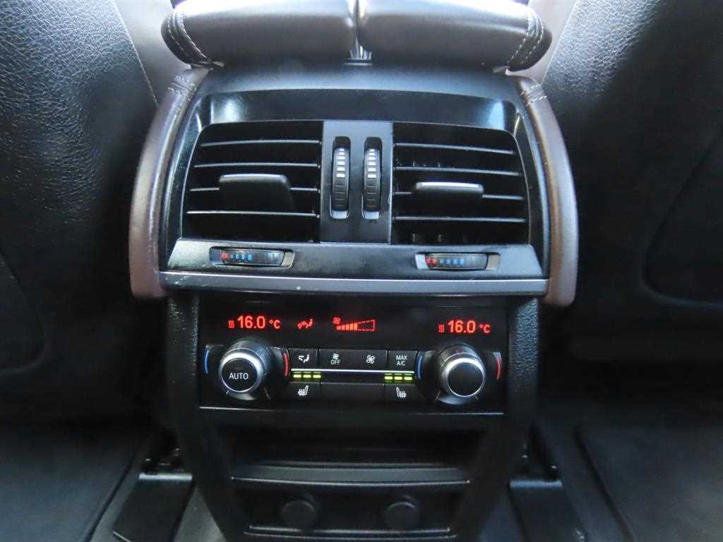 BMW X5 — photo 07