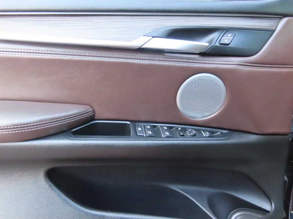 BMW X5 — photo 13