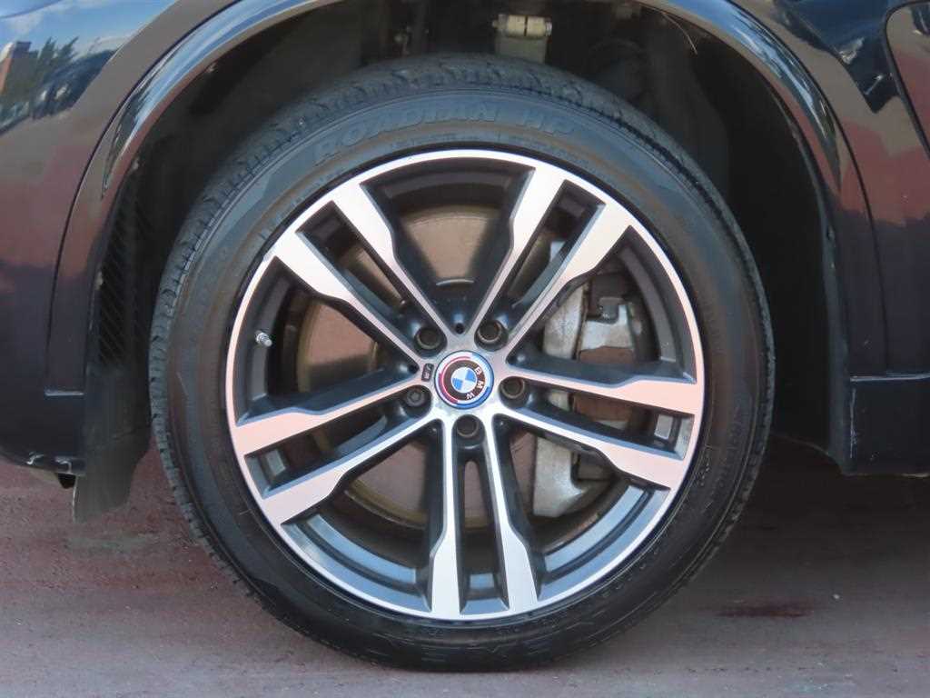 BMW X5 — photo 20