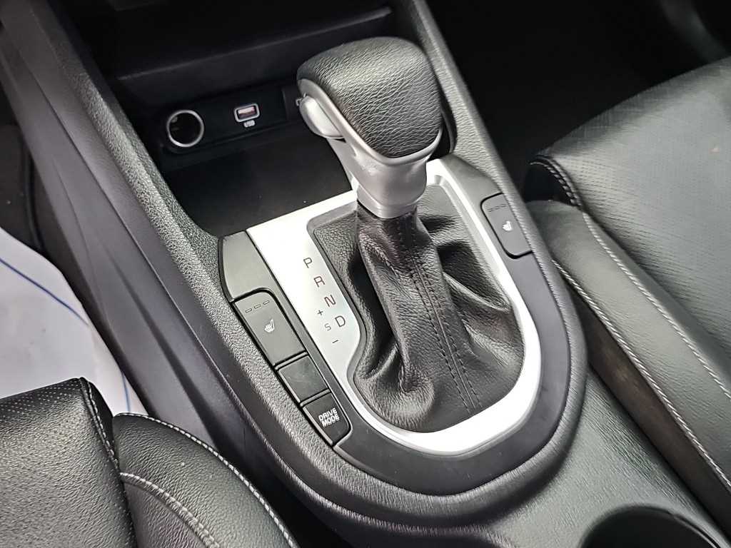 Kia K3 — photo 08