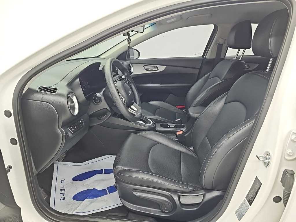 Kia K3 — photo 11