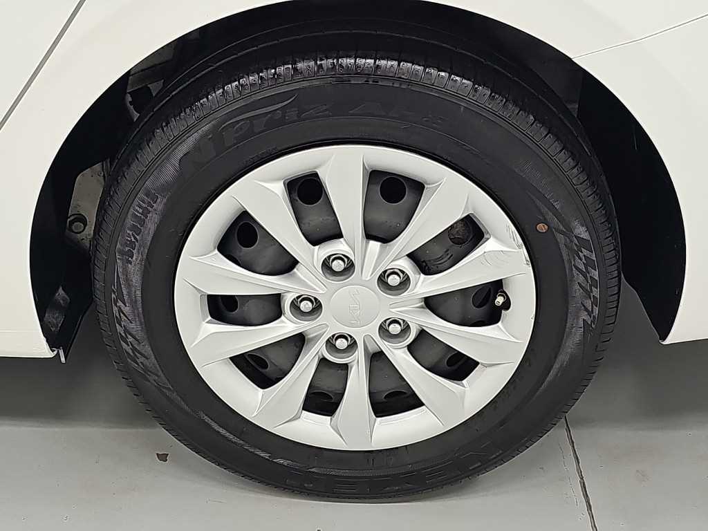 Kia K3 — photo 20