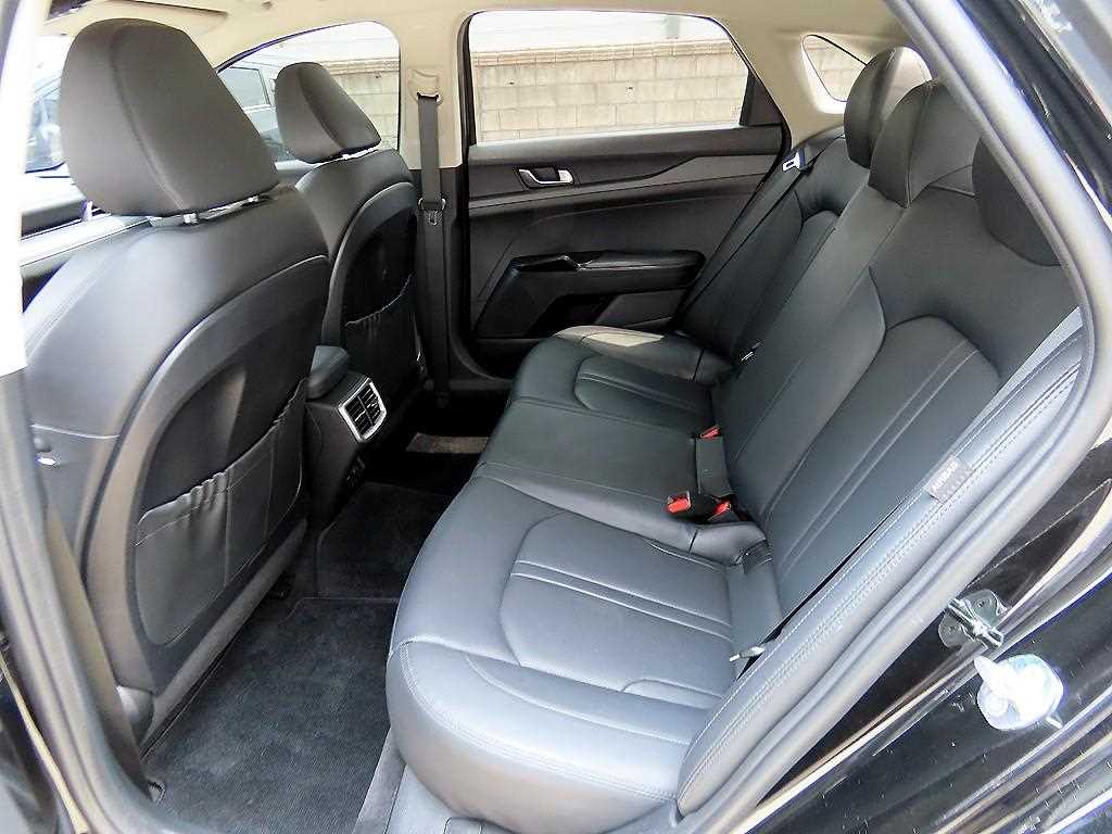 Kia K5 — photo 06