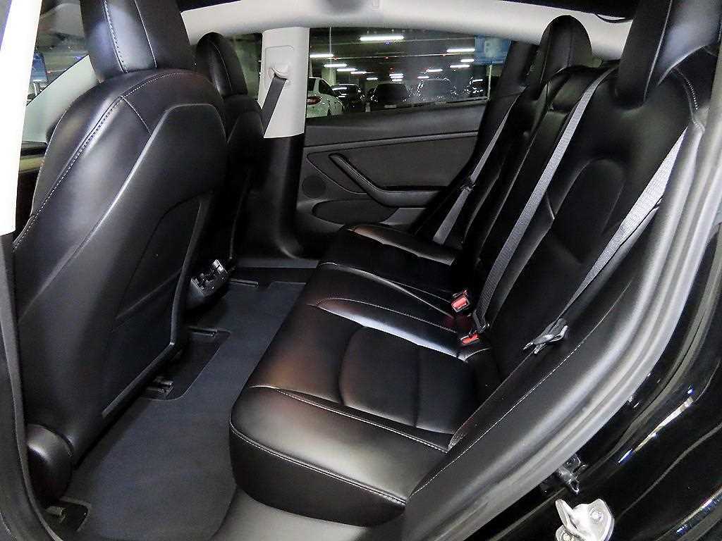 Tesla Model 3 — photo 07