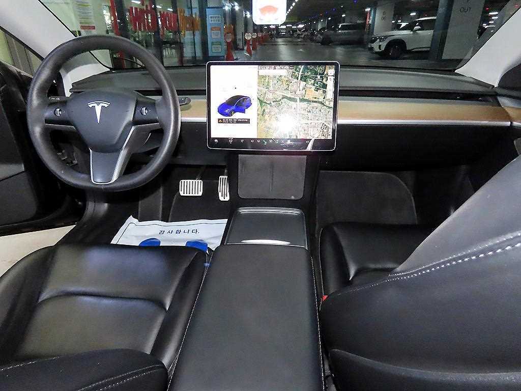 Tesla Model 3 — photo 10