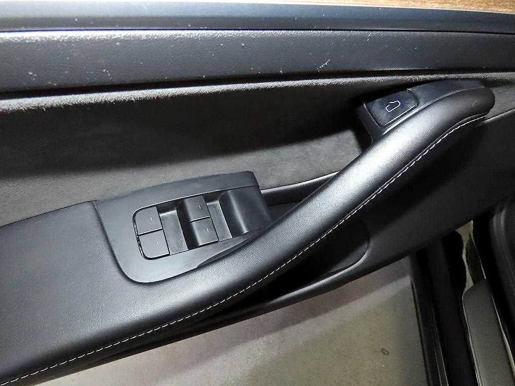 Tesla Model 3 — photo 13