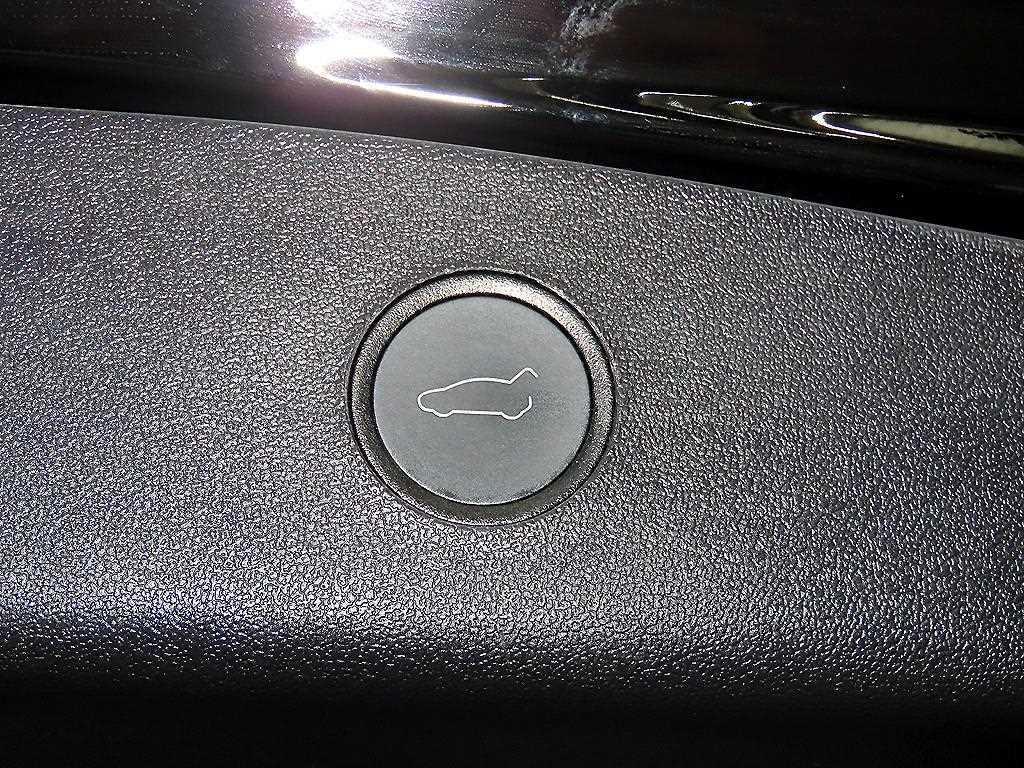 Tesla Model 3 — photo 15