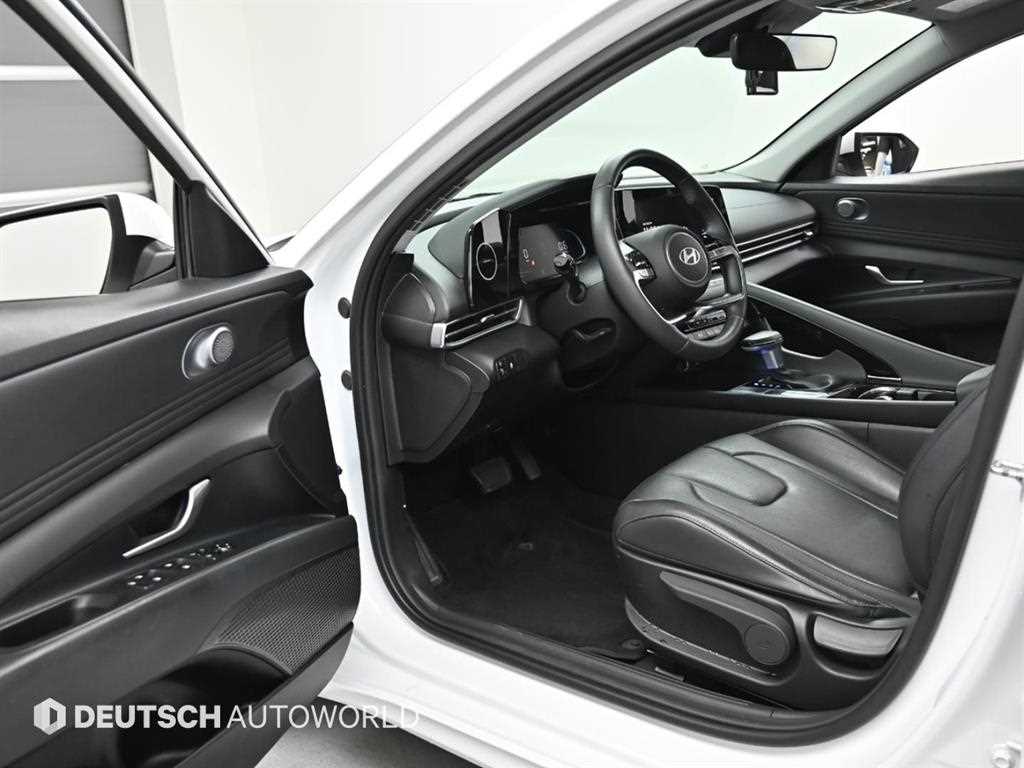 Hyundai Avante — photo 11