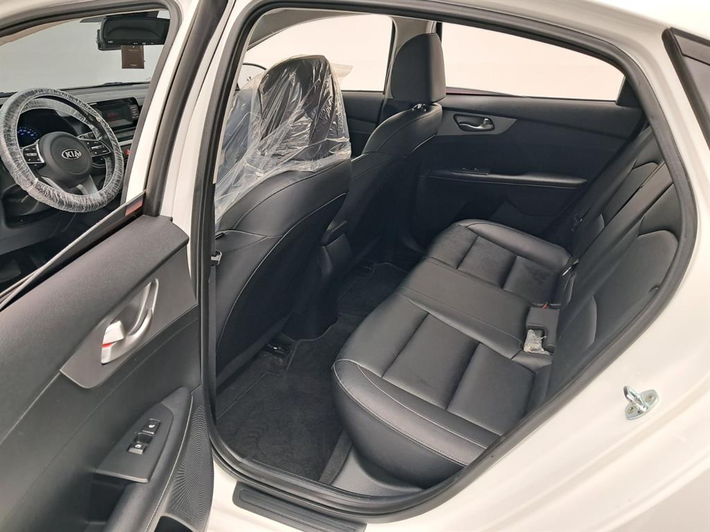 Kia K3 — photo 11