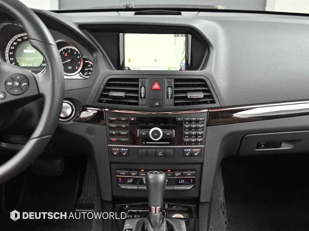Mercedes-Benz E-Class — photo 14