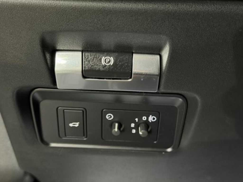 Land Rover Discovery Sport — photo 15
