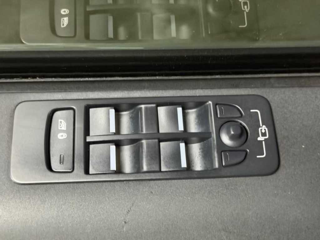 Land Rover Discovery Sport — photo 16