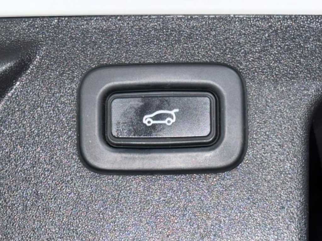 Land Rover Discovery Sport — photo 18