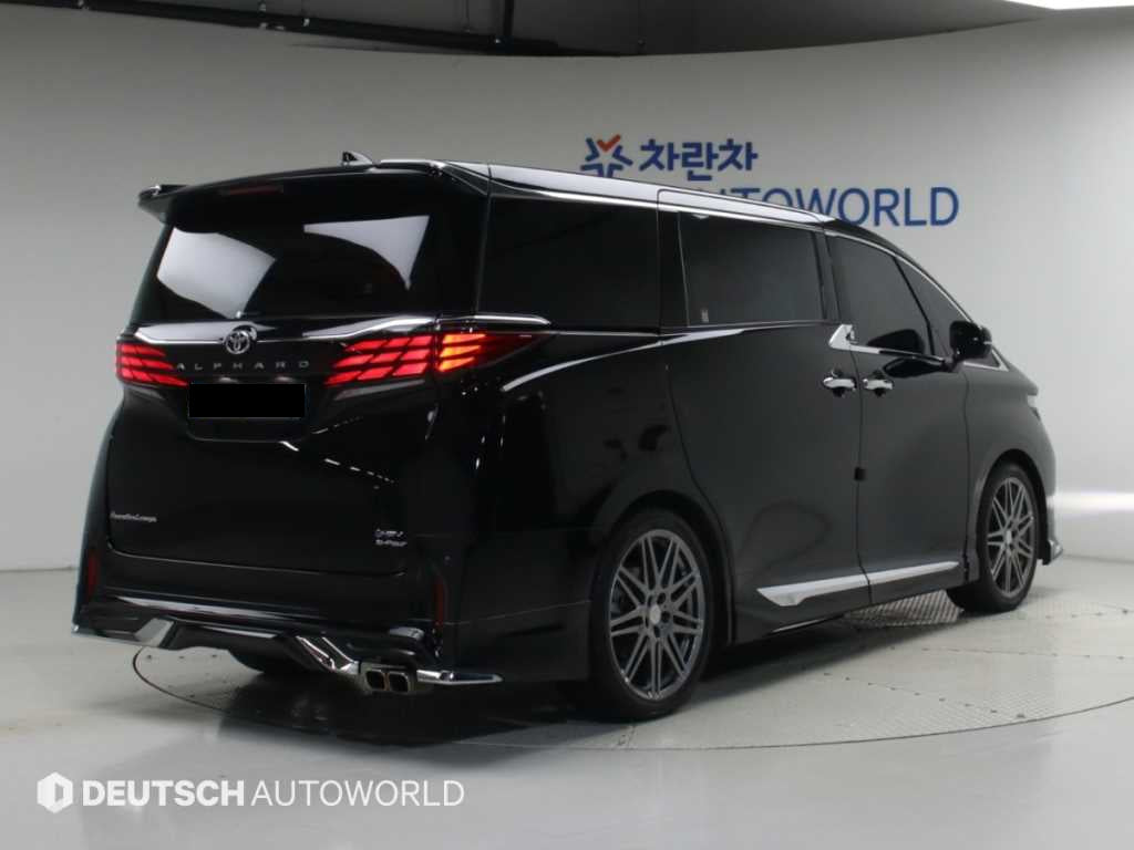 Toyota Alphard — photo 02
