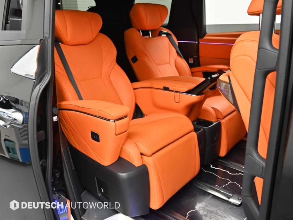 Toyota Alphard — photo 12