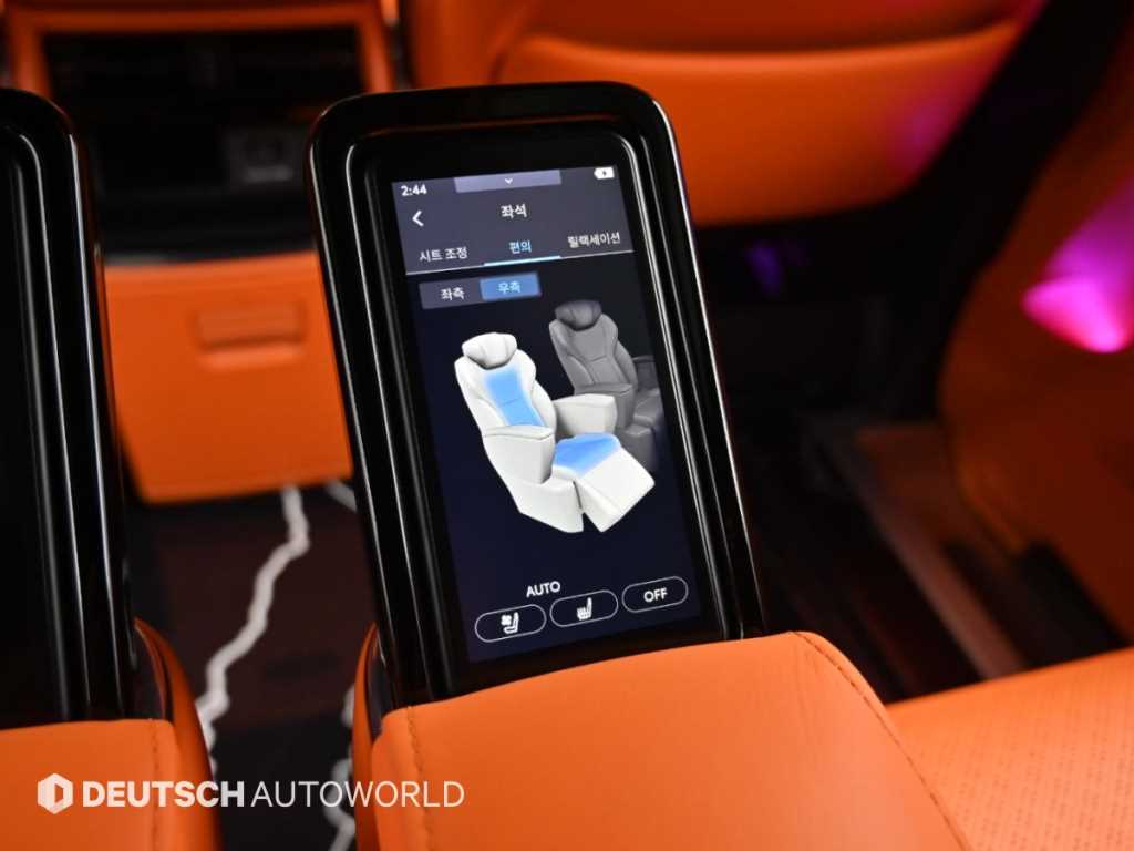 Toyota Alphard — photo 16