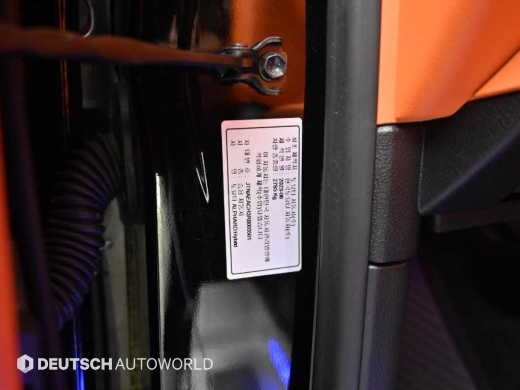 Toyota Alphard — photo 20