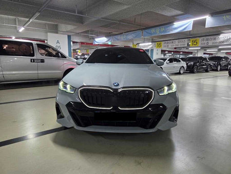BMW 5-Series — photo 01
