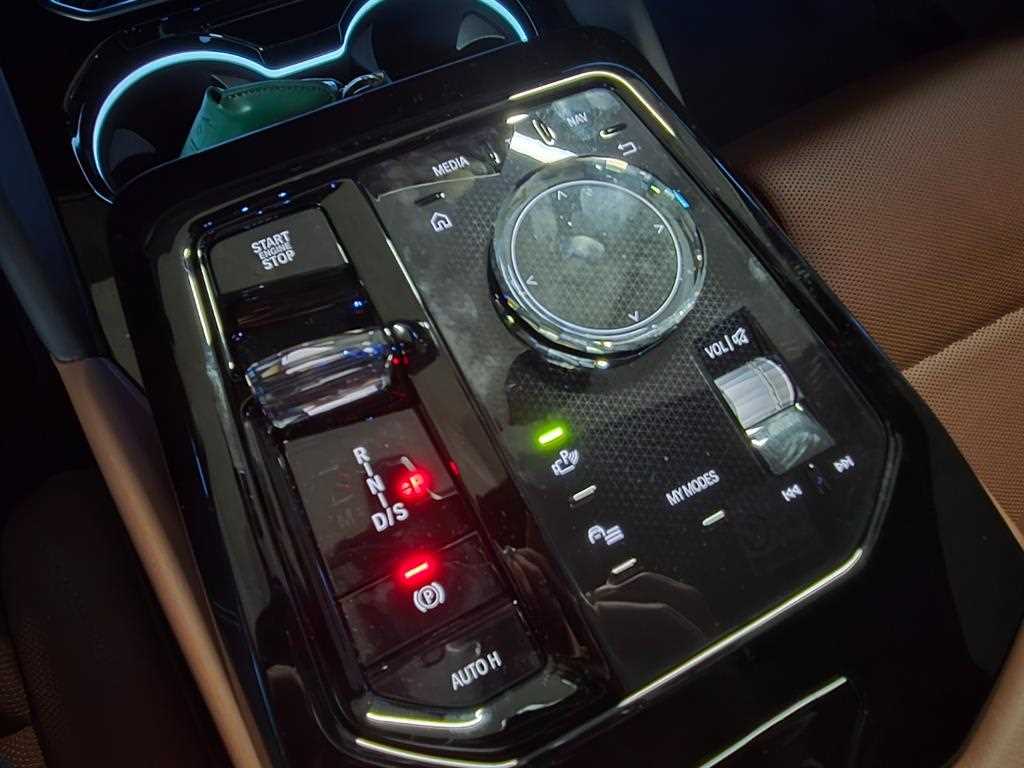 BMW 5-Series — photo 08