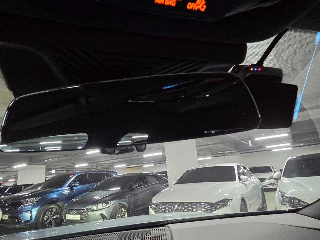 BMW 5-Series — photo 09