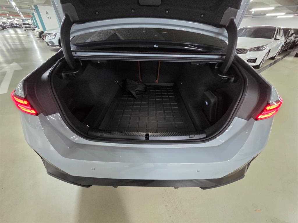 BMW 5-Series — photo 18