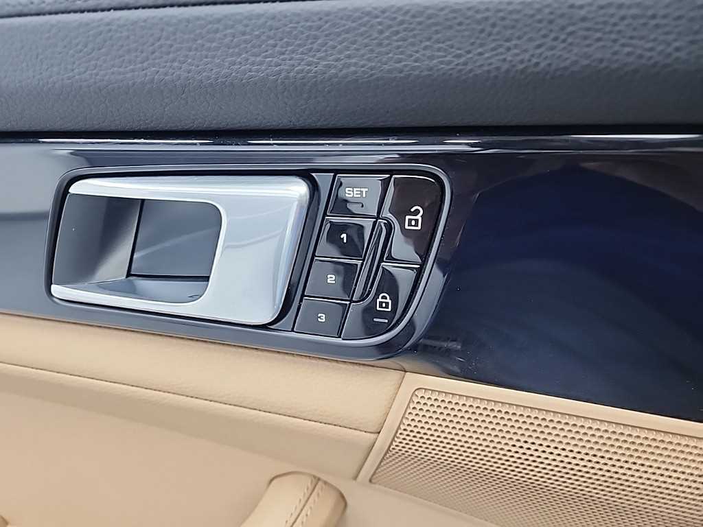 Porsche Panamera — photo 14