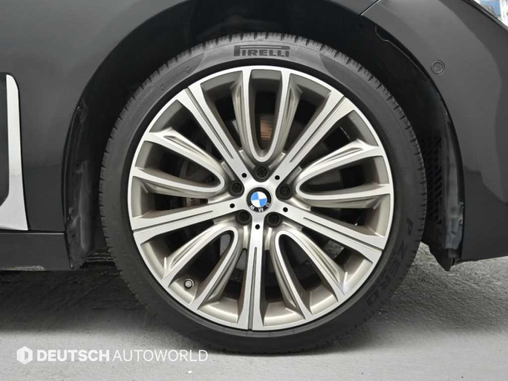 BMW 7-Series — photo 06