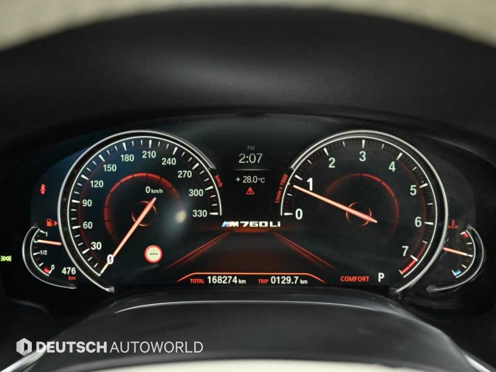 BMW 7-Series — photo 08