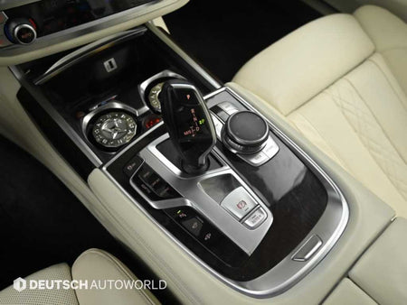 BMW 7-Series — photo 09
