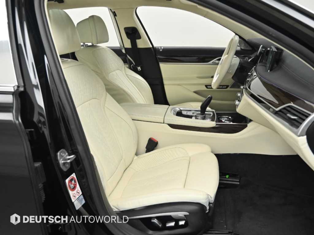 BMW 7-Series — photo 10