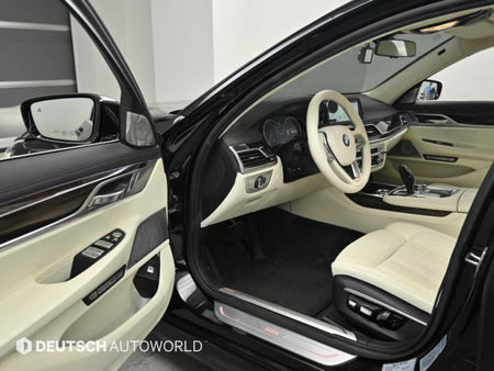 BMW 7-Series — photo 12