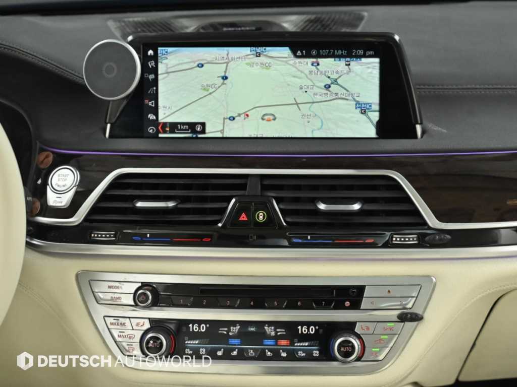 BMW 7-Series — photo 14