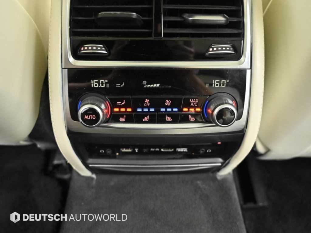 BMW 7-Series — photo 16
