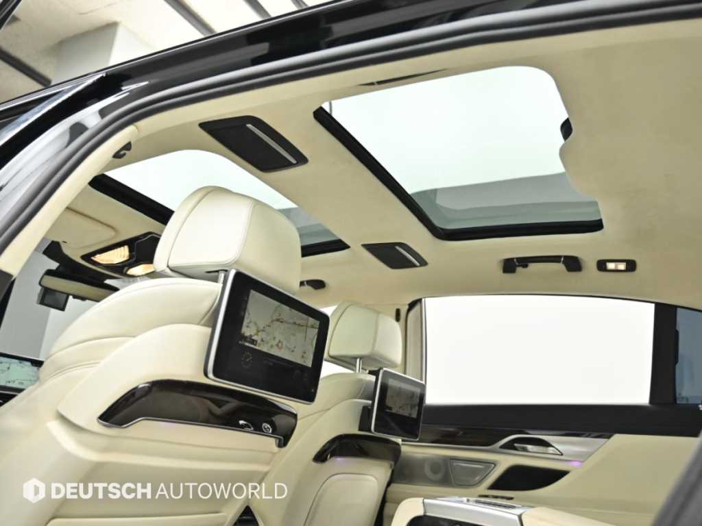 BMW 7-Series — photo 18