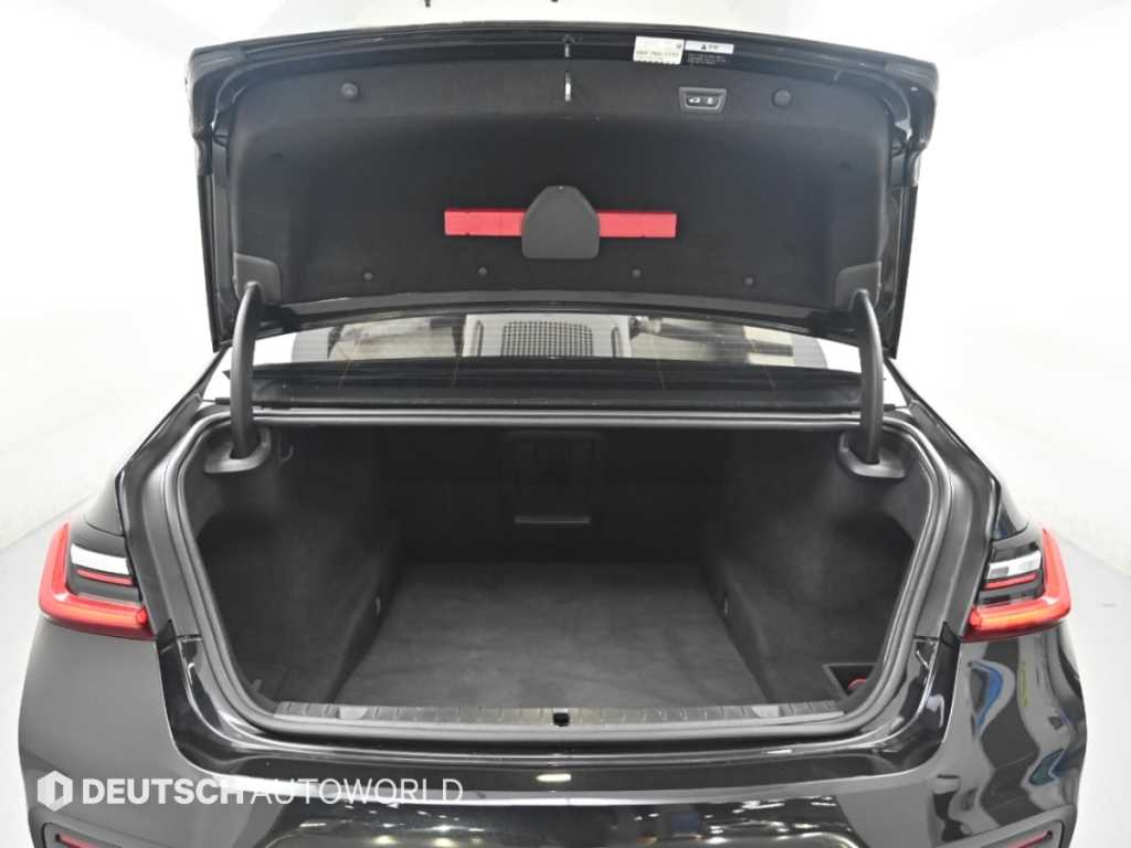 BMW 7-Series — photo 19
