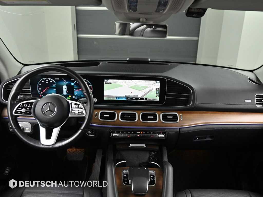 Mercedes-Benz GLE-Class — photo 07