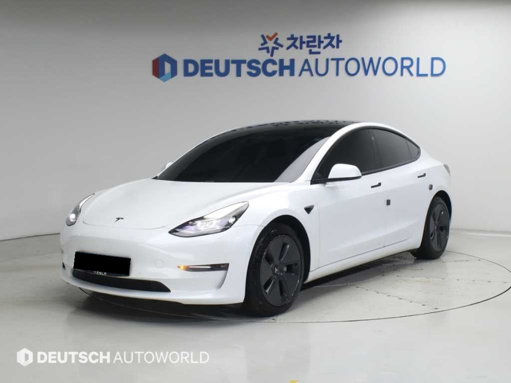 Tesla Model 3 — photo 01