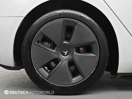 Tesla Model 3 — photo 05
