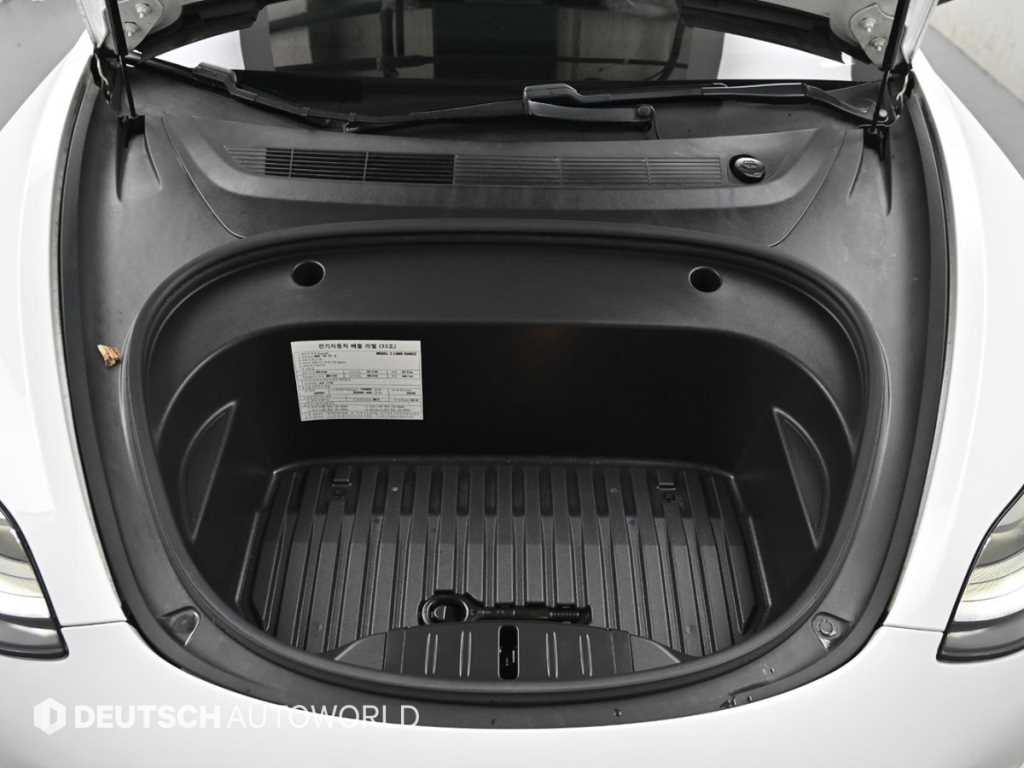 Tesla Model 3 — photo 06