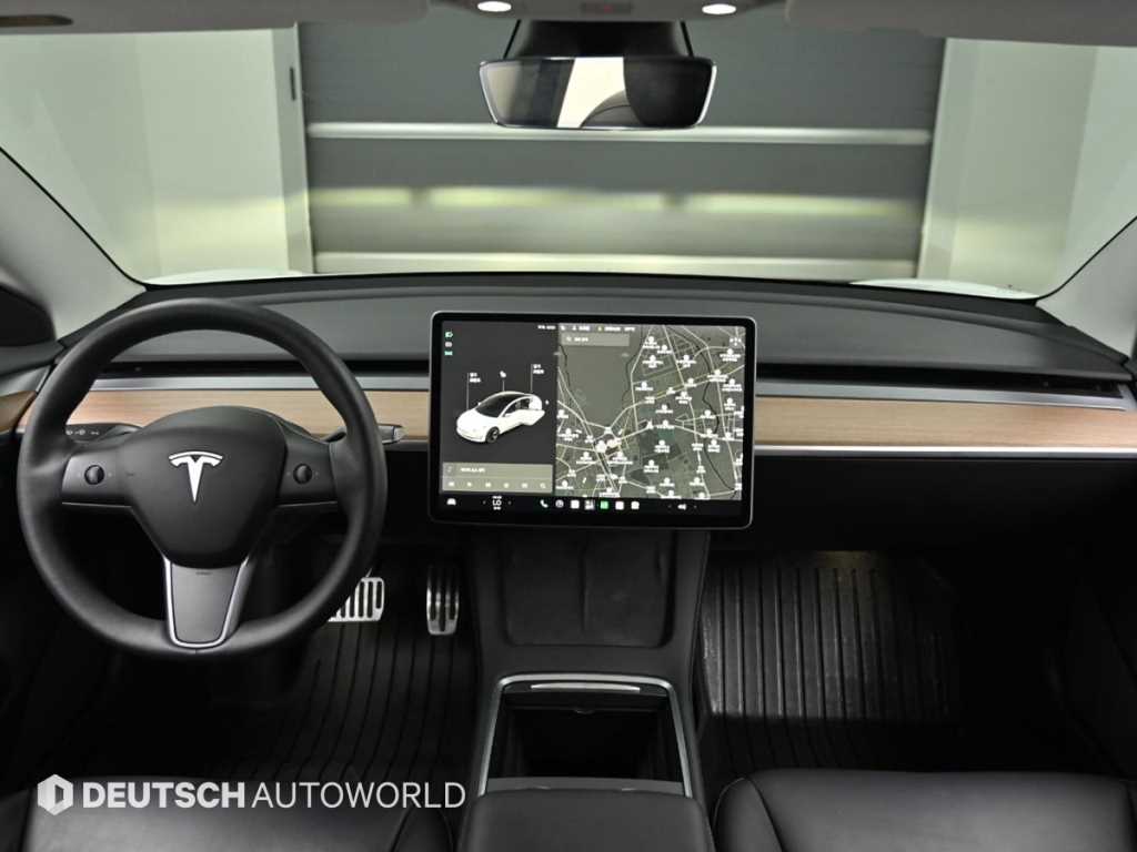 Tesla Model 3 — photo 07