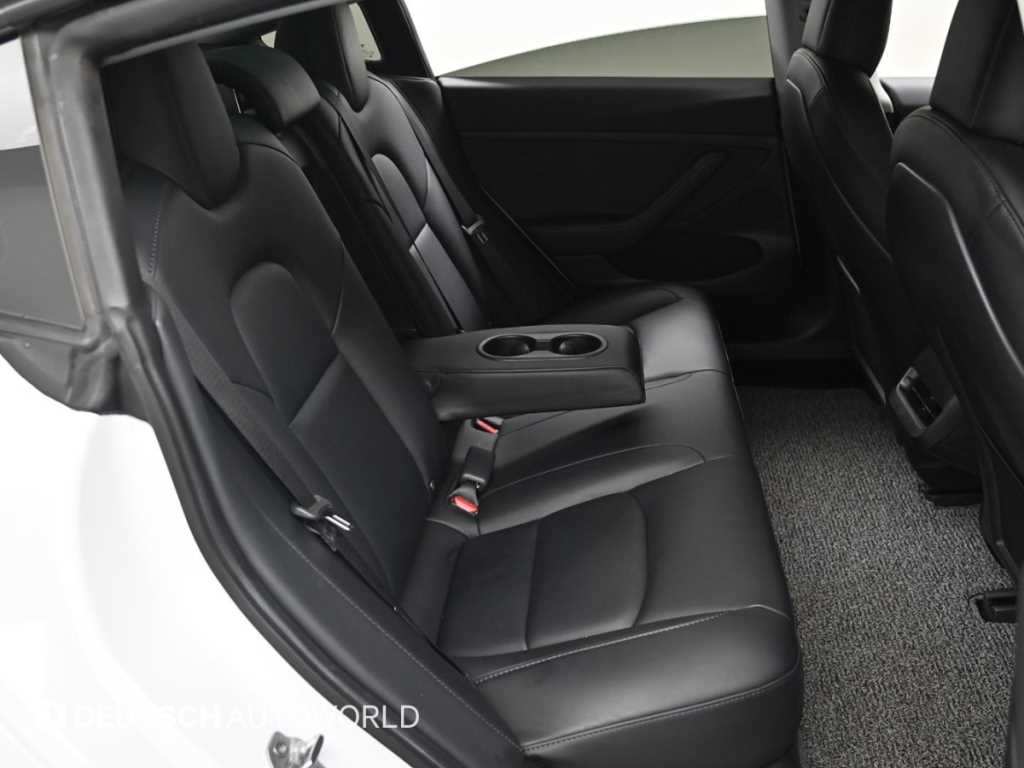 Tesla Model 3 — photo 12
