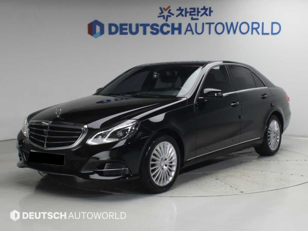 Mercedes-Benz E-Class — photo 01