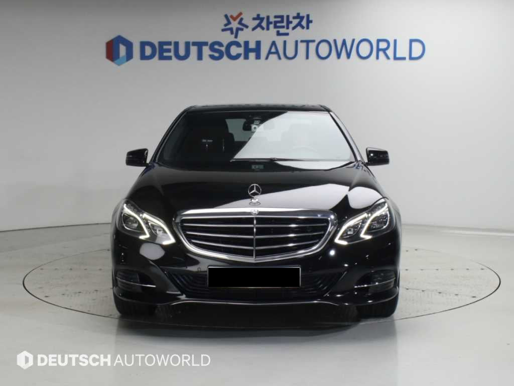 Mercedes-Benz E-Class — photo 03