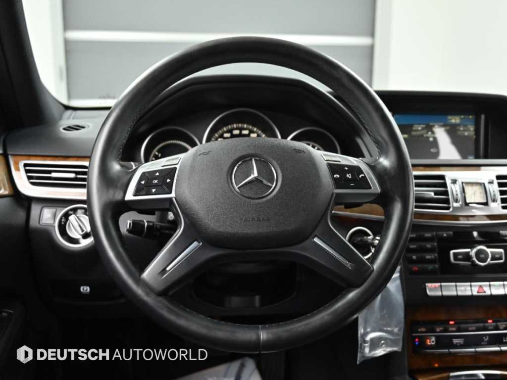 Mercedes-Benz E-Class — photo 13