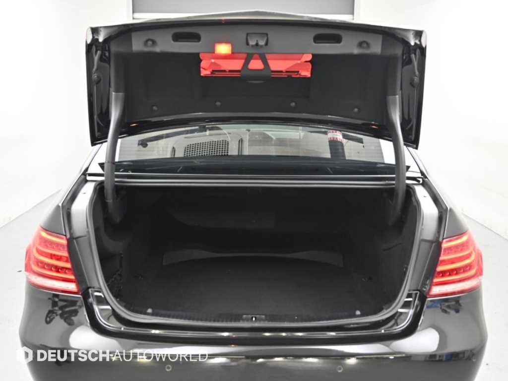 Mercedes-Benz E-Class — photo 19
