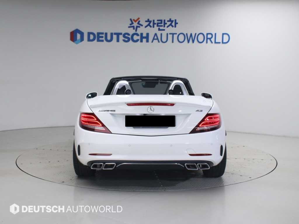 Mercedes-Benz SLC-Class — photo 04