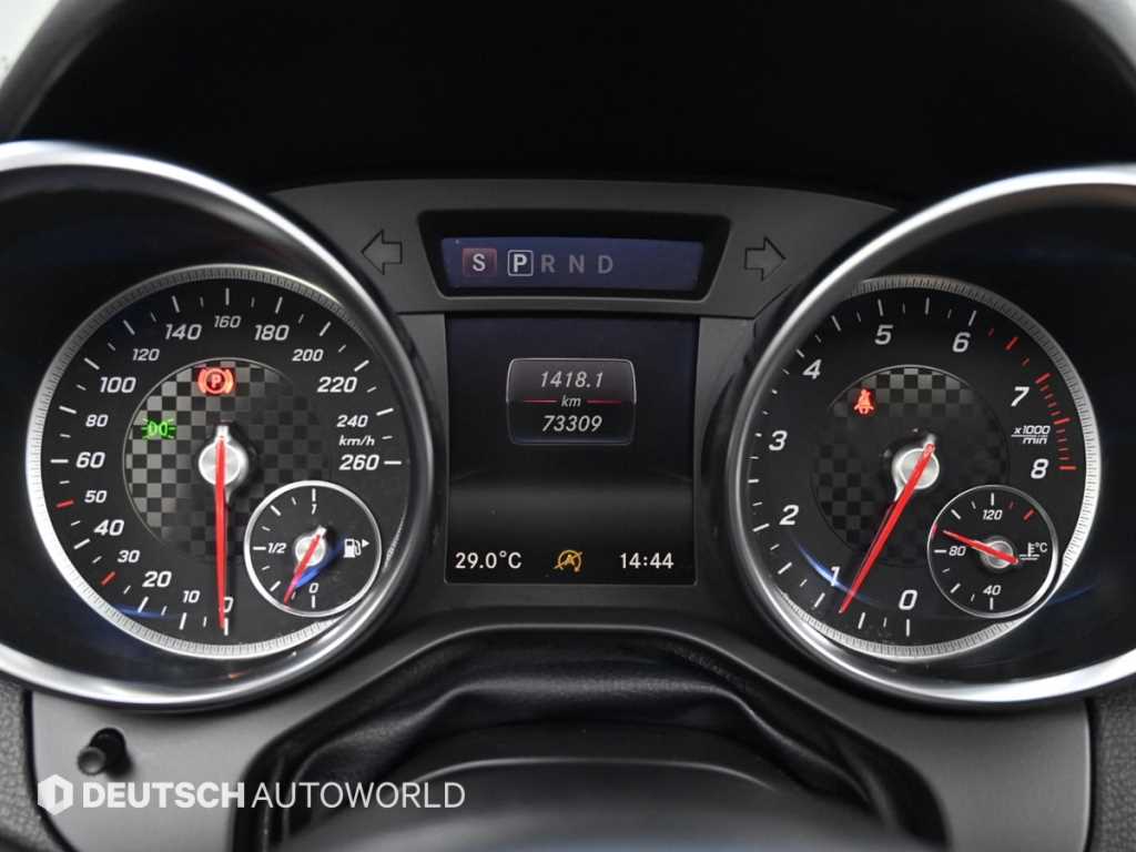 Mercedes-Benz SLC-Class — photo 08