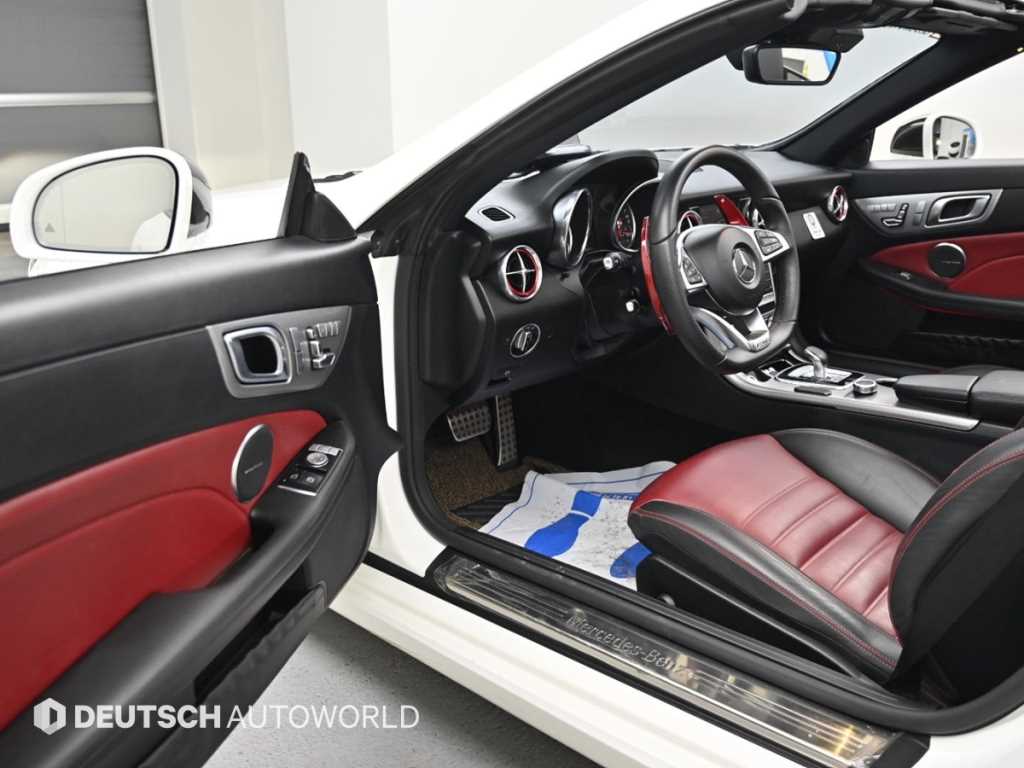 Mercedes-Benz SLC-Class — photo 11