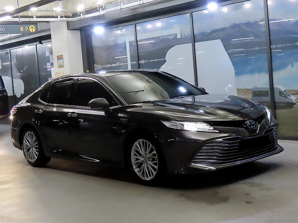 Toyota Camry — photo 01
