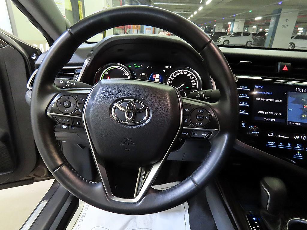 Toyota Camry — photo 08